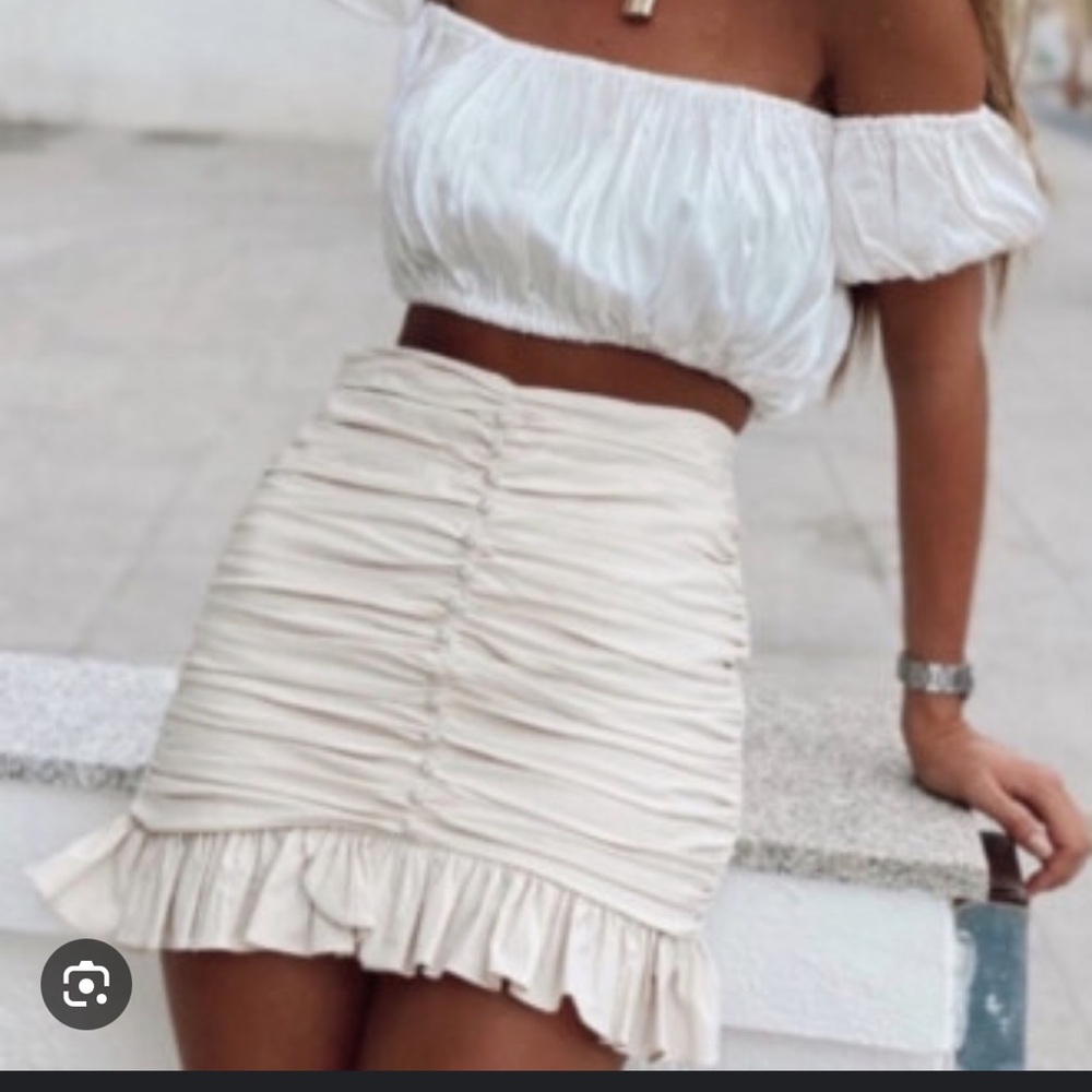 As is* Zara rouged mini skirt 🎀